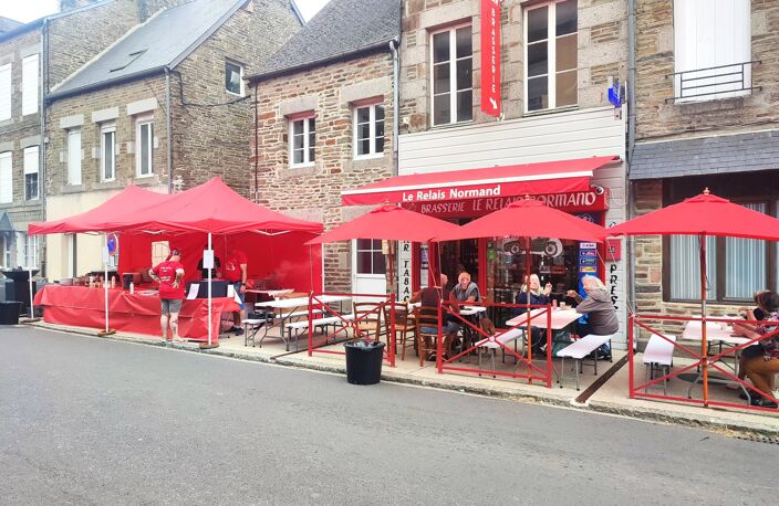 MURS COMMERCIAUX D’UN BAR-TABAC VENDUS LOUÉS AVEC APPARTEMENT ET JARDIN — photo 2