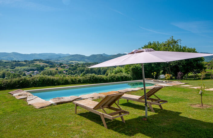 FERME RENOVEE DE PLUS DE 400 M² PROCHE DU BOURG DE SARE — photo 4