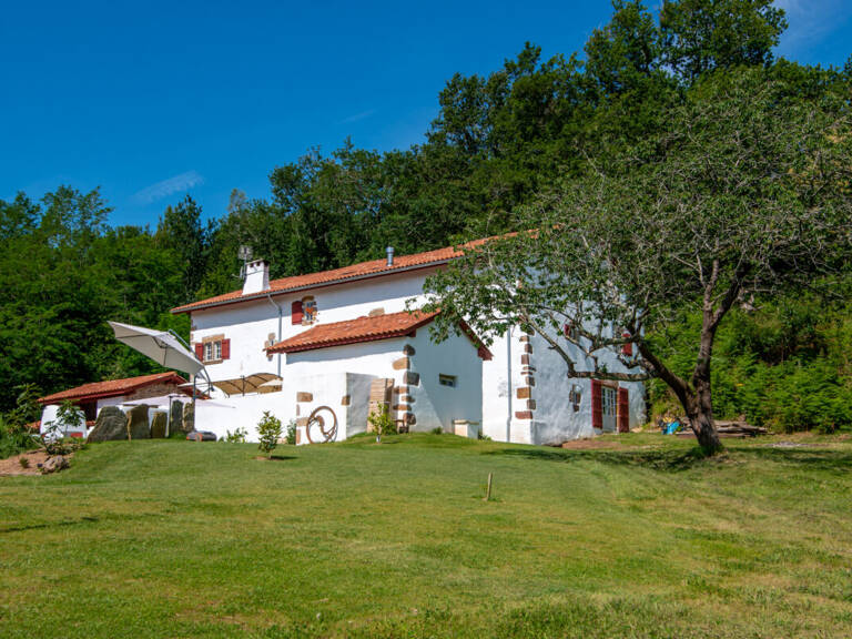 FERME RENOVEE DE PLUS DE 400 M² PROCHE DU BOURG DE SARE — photo 1