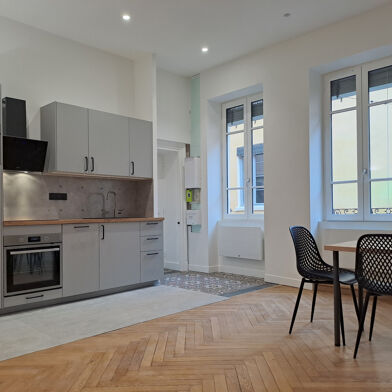 Appartement 3 pièces 1190 €