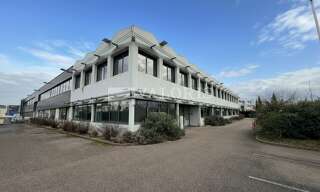 Commerce  1854 m² à louer à Dardilly (69570)