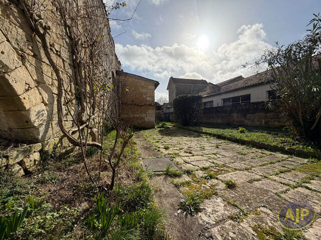 Centre-ville de Pons - Immeuble de caractère — photo du bien