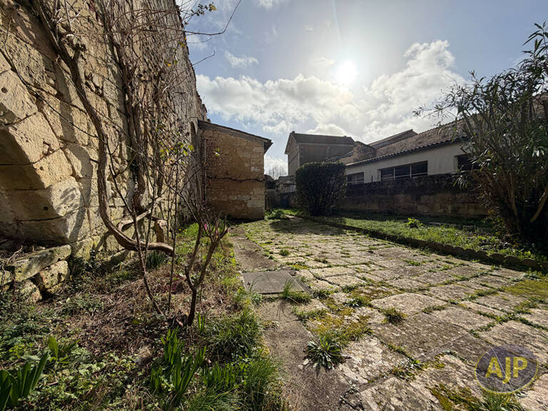 Centre-ville de Pons - Immeuble de caractère — photo 1