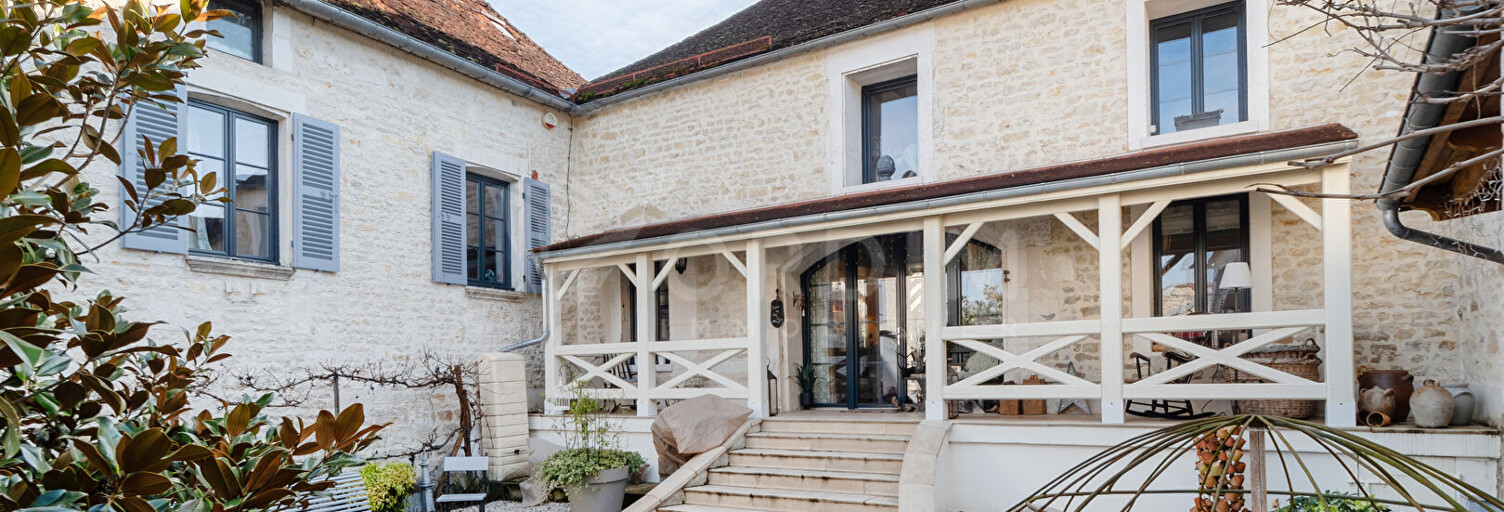 Maison 8 Pièces 275 m² à vendre à Vézinnes (89700)