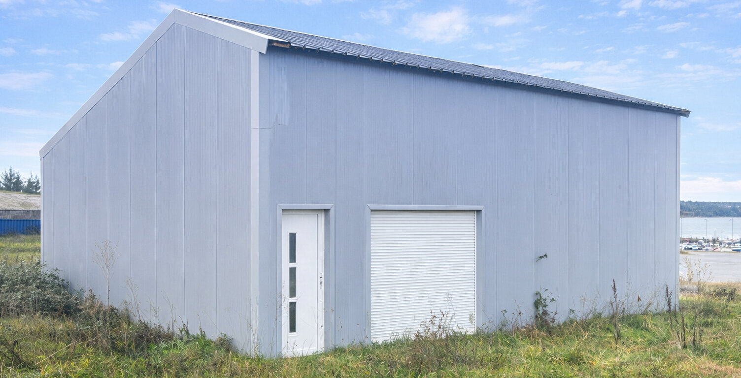 Bâtiment industriel avec revenus solaires — photo 1