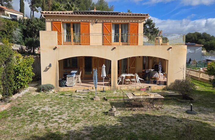 La Cadière, Maison T5 de 134 m² implantée sur 1016 m² de terrain. — photo 2