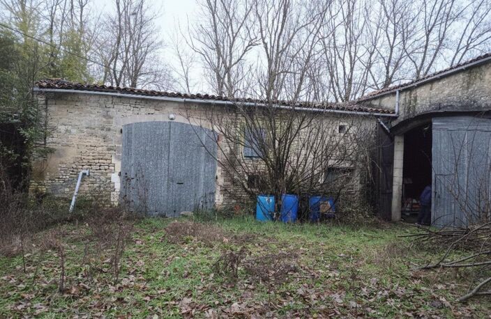 Ensemble de granges à Jarnac — photo 3