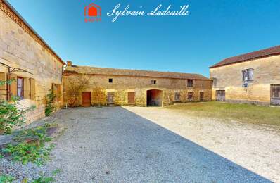 Corps de ferme a restaurer de 95 m² habitables avec 400 m² de dépendances sur un terrain de 3 500 m² — photo du bien