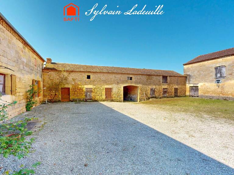 Corps de ferme a restaurer de 95 m² habitables avec 400 m² de dépendances sur un terrain de 3 500 m² — photo 1