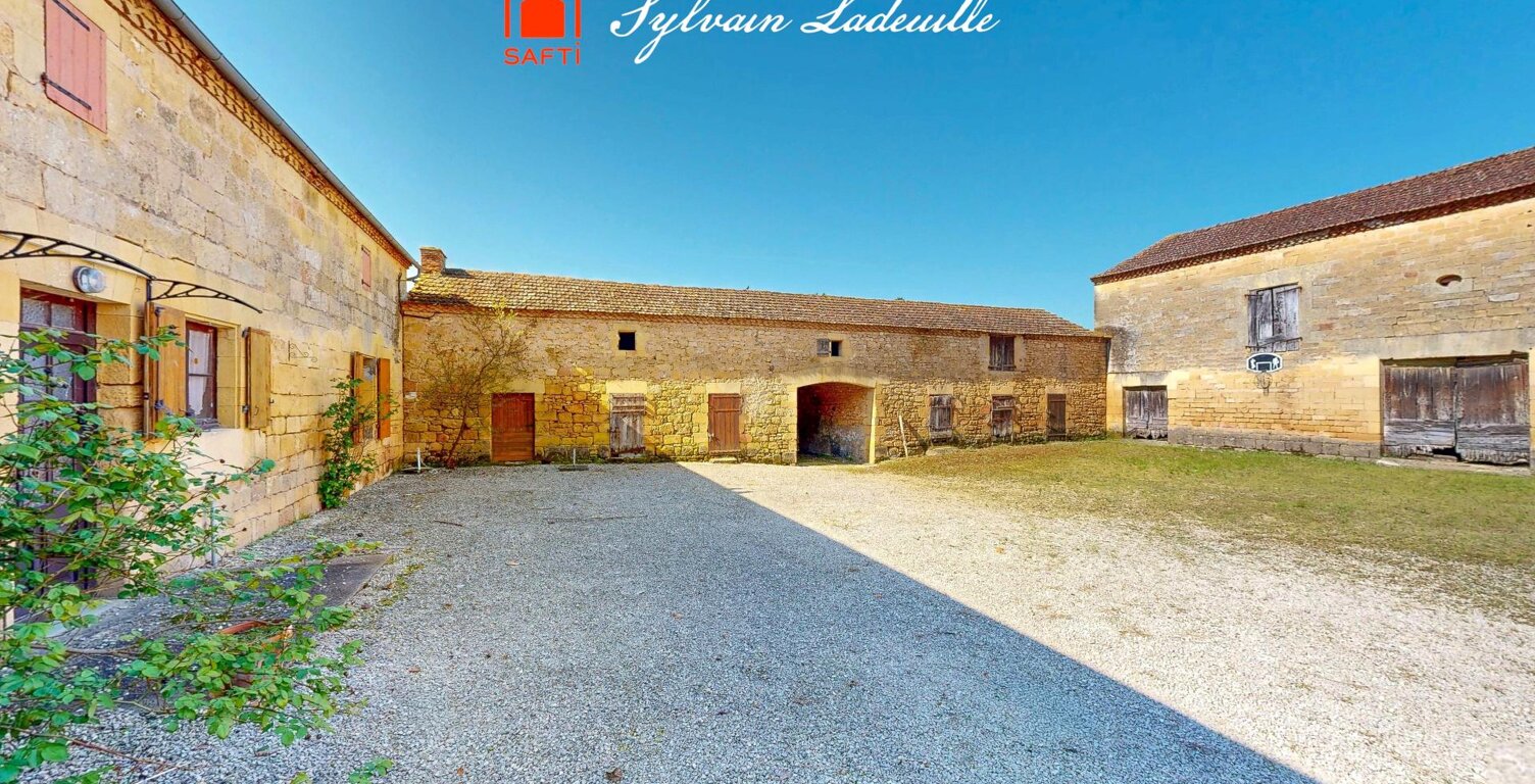 Corps de ferme a restaurer de 95 m² habitables avec 400 m² de dépendances sur un terrain de 3 500 m² — photo 1