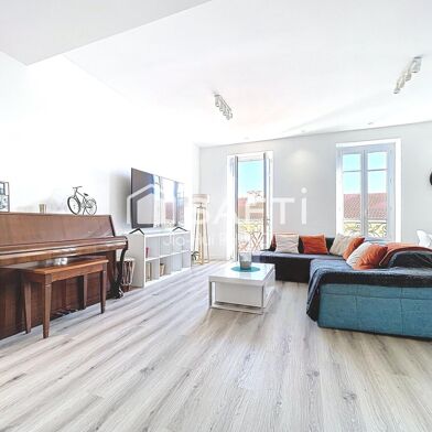 Appartement 3 pièces 2500 €