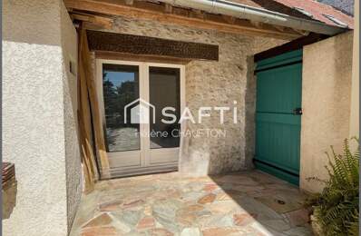 Maison de village, 3 chambres, jardinet d'environ 90m², garage, dépendances. — photo du bien