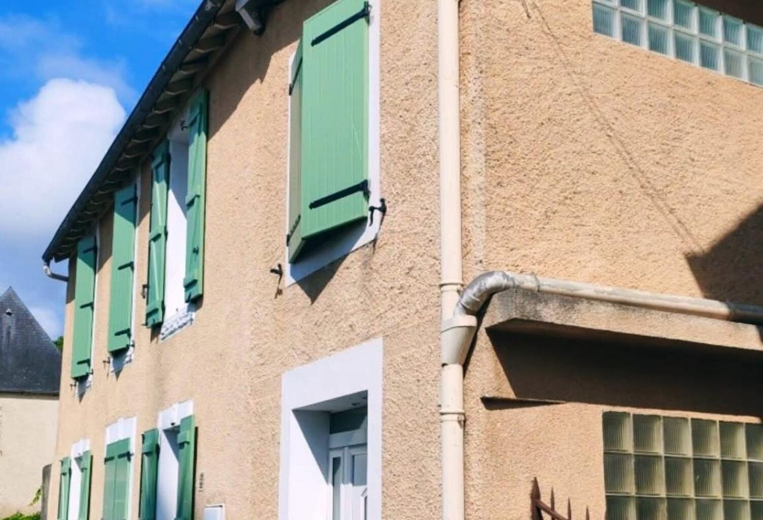 Maison familiale atypique cachet de l'ancien — photo 1