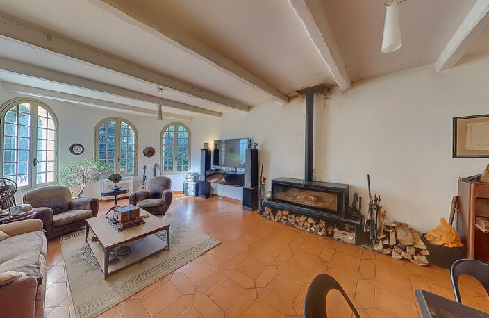 Maison provençale de caractère   Calme, volumes et charme architectural — photo 3