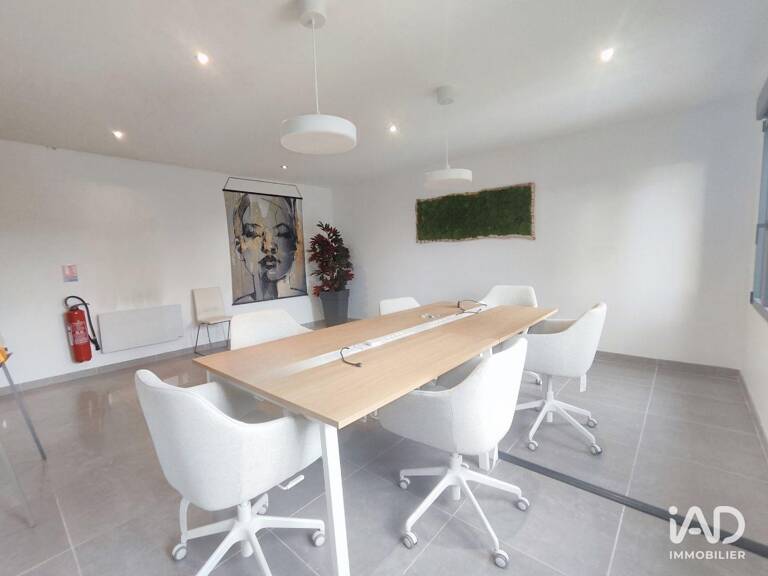 Vente Local d'activités 735 m&sup2; — photo 1