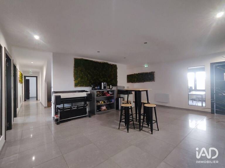 Vente Local d'activités 735 m&sup2; — photo 1