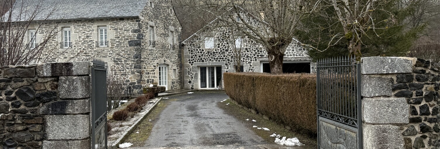 Maison 11 Pièces 250 m² à vendre à Laguiole (12210)