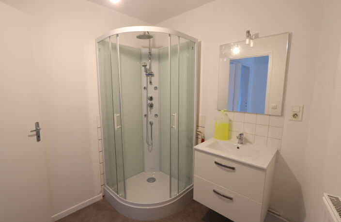 Bel appartement T2 refait à neuf dans bel immeuble plein cen — photo 5