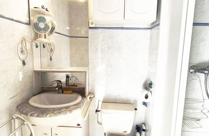 Studio cabine au 1er étage avec un aperçu latéral sur le port. — photo 4