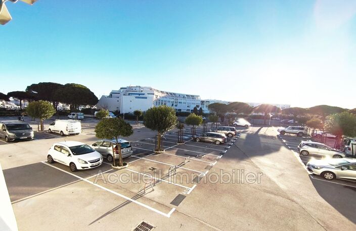 Studio cabine au 1er étage avec un aperçu latéral sur le port. — photo 5