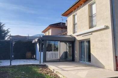 Maison 5 pièces 2374 €