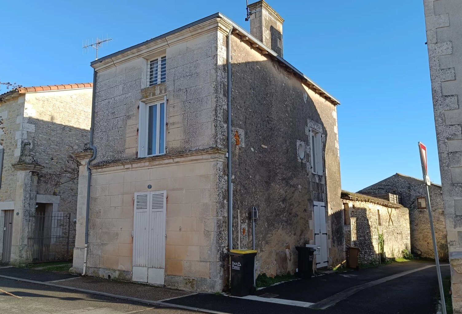MAISON DE BOURG 3 CHAMBRES CISSÉ — photo 1