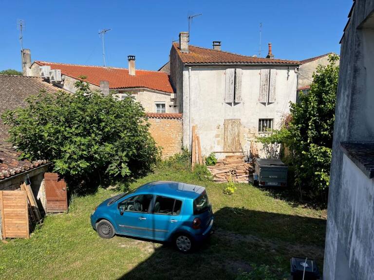 Pont L'Abbé d'Arnoult, immeuble de rapport en partie loué, avec jardin, dépendances et autre terrain sur l'arrière — photo 1