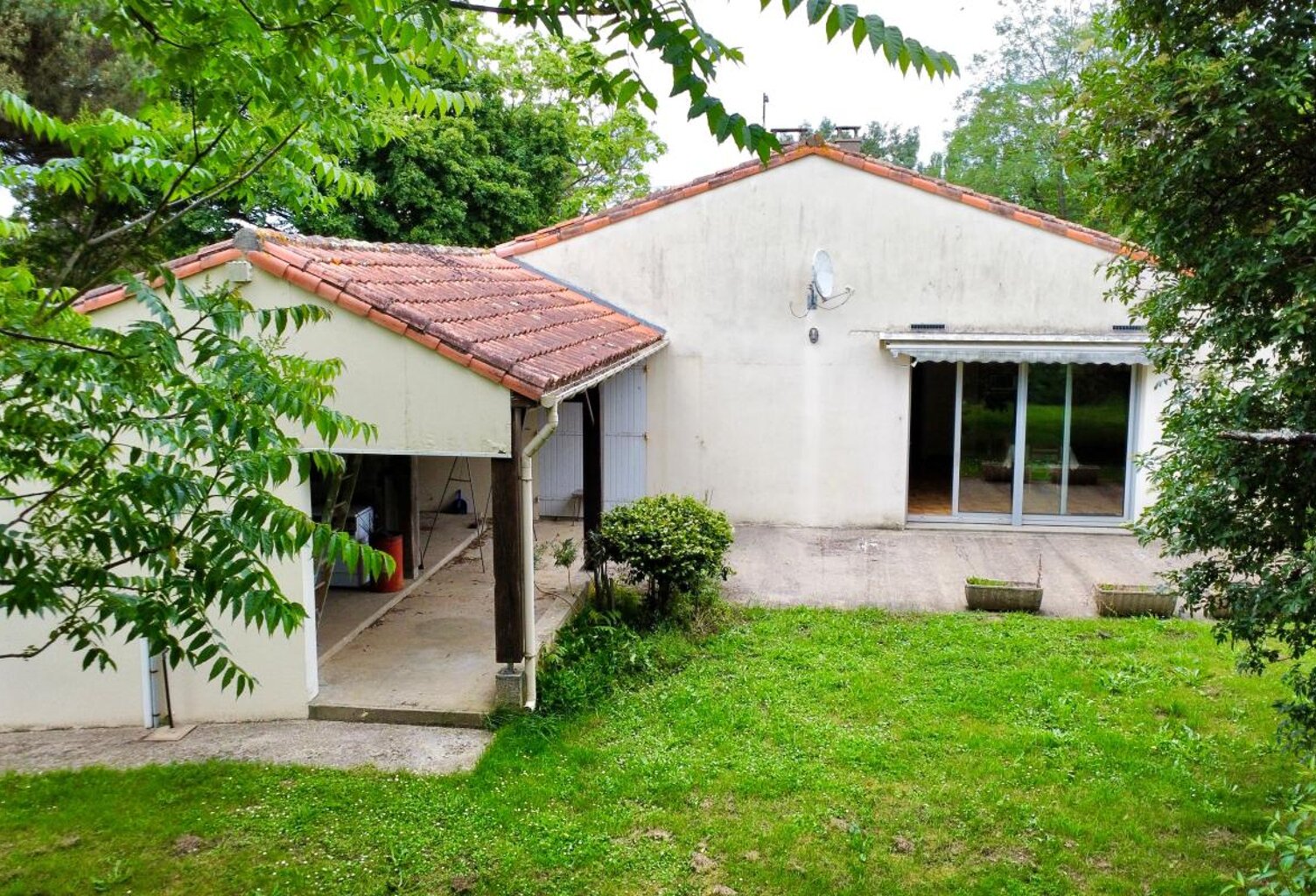 Maison À Vendre MEURSAC Terrain 5 200m2 — photo 1