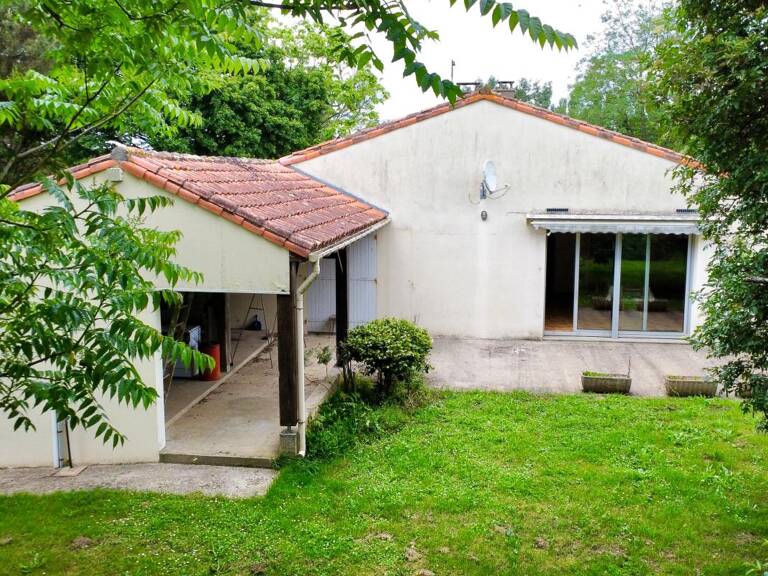 Maison À Vendre MEURSAC Terrain 5 200m2 — photo 1