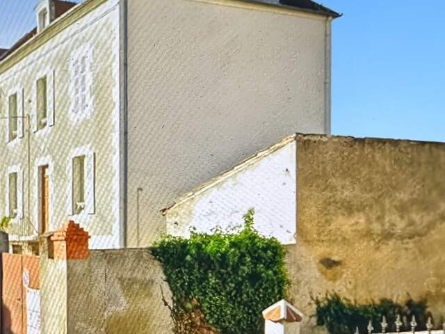 Maison rénovée  à vendre 7 pièces MONTLUCON (03) sur terrain clos de 824 m2 — photo du bien