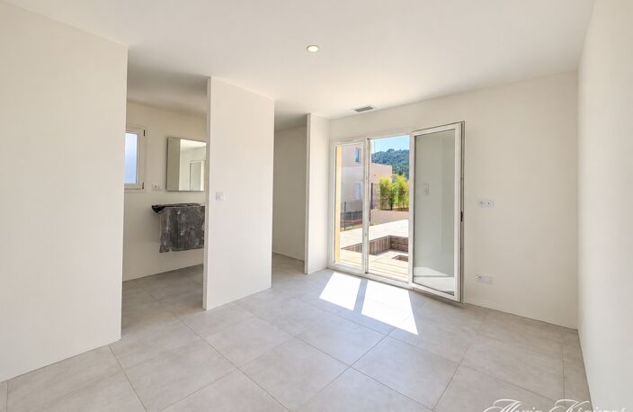 A VENDRE - Maison - 156m² - T6 - 4 chambres - Garage - Terrasse, jardin et piscine - CESSENON-SUR-ORB (34) — photo 4