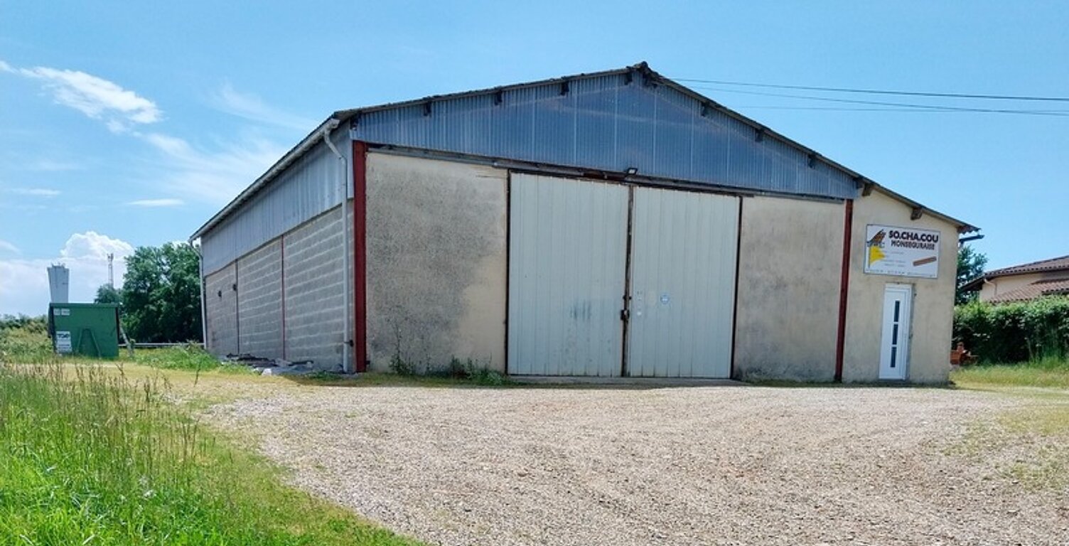 MONSEGUR, bâtiment réhabilitable, terrain d'envrion 1684 m² — photo 1