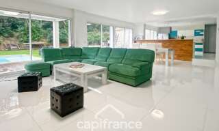 Maison 8 Pièces 220 m² à vendre à Carqueiranne (83320)