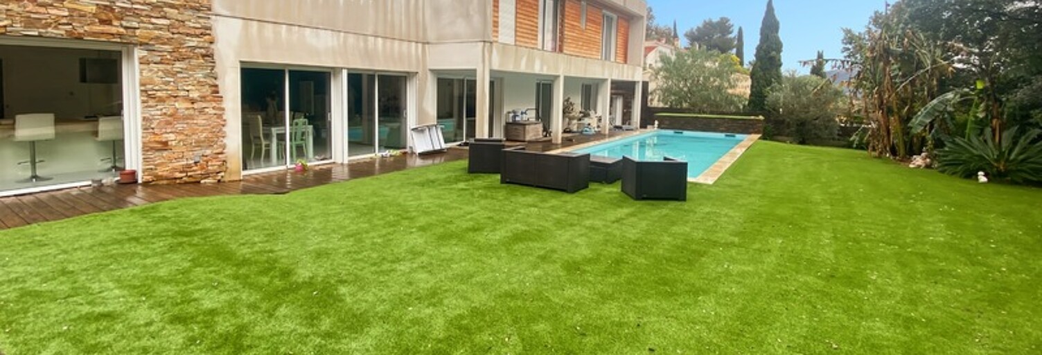 Maison 8 Pièces 220 m² à vendre à Carqueiranne (83320)