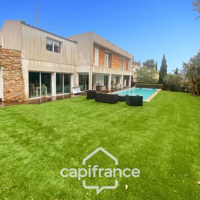 Maison 8 pièces 840000 €