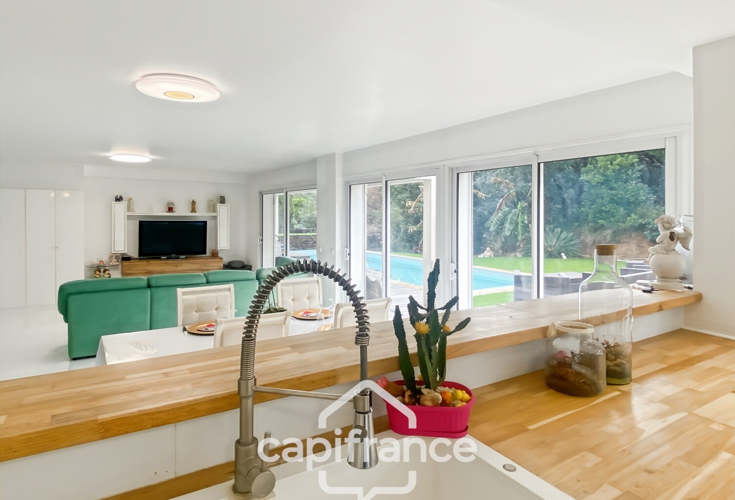 Maison à vendre 8 pièces CARQUEIRANNE (83) - Quartier Canebas - 6 chambres - 220 m2 habitable - Piscine — photo 1