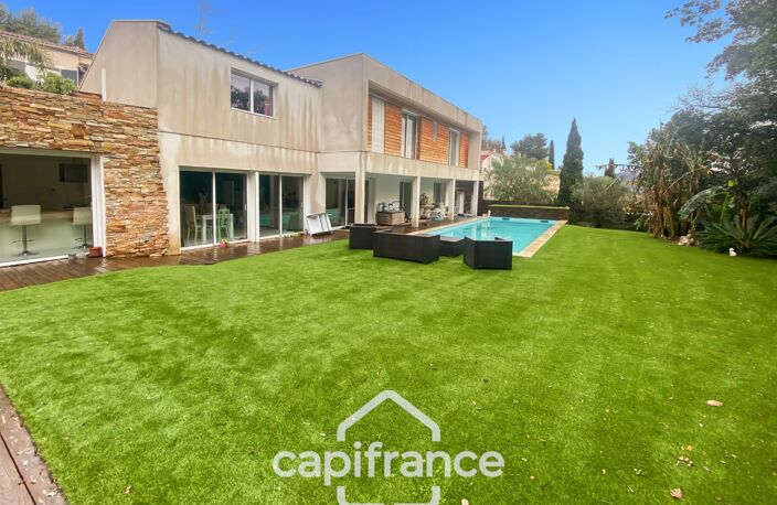 Maison à vendre 8 pièces CARQUEIRANNE (83) - Quartier Canebas - 6 chambres - 220 m2 habitable - Piscine — photo 3