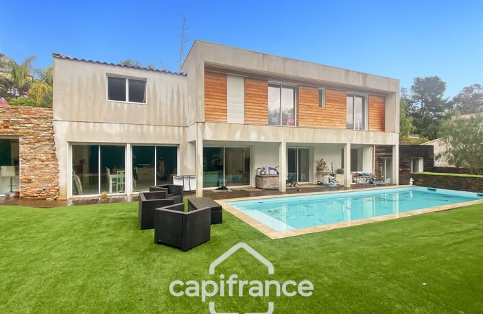 Maison à vendre 8 pièces CARQUEIRANNE (83) - Quartier Canebas - 6 chambres - 220 m2 habitable - Piscine — photo 5