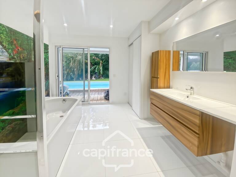 Maison à vendre 8 pièces CARQUEIRANNE (83) - Quartier Canebas - 6 chambres - 220 m2 habitable - Piscine — photo 1