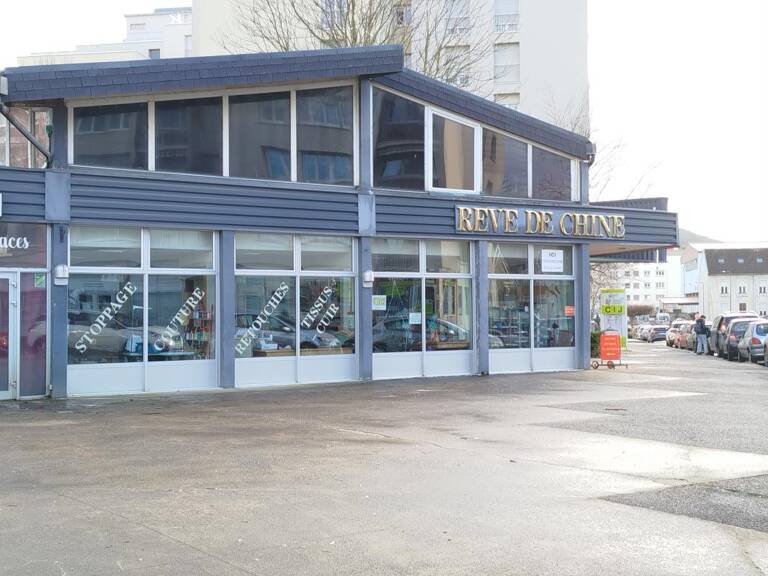 Locaux commerciaux de 445 m2 avec un appartement centre ville — photo 1