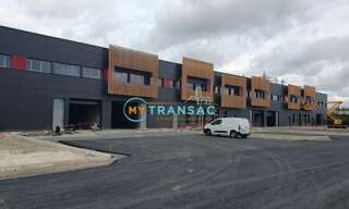 Local industriel  1066 m² à louer à Créteil (94000)