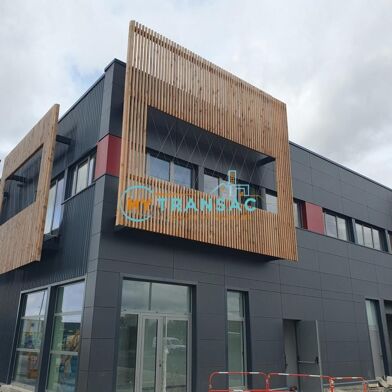 Local industriel  7106 €