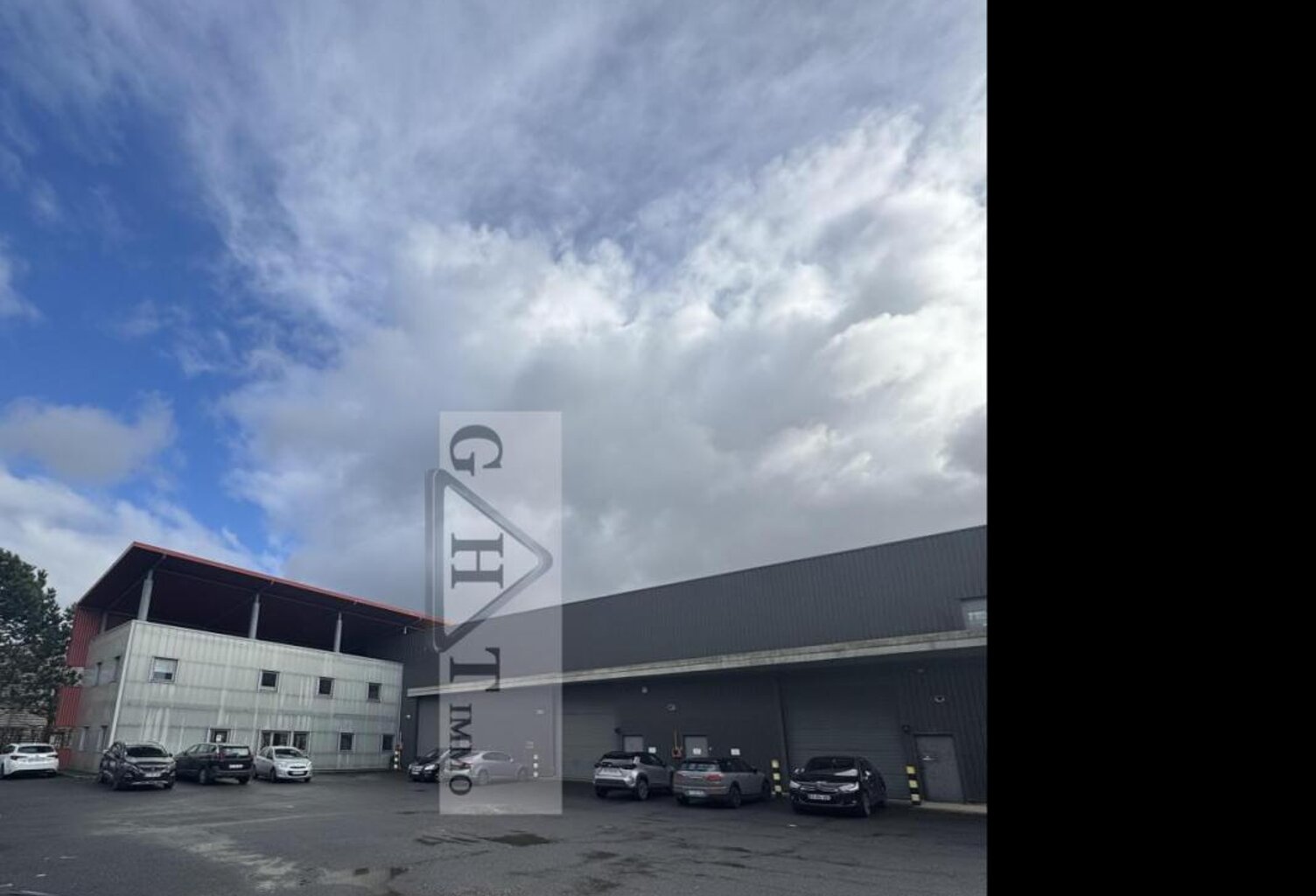 À LOUER – SERRIS - LOCAL D'ACTIVITÉ – 834 m² — photo 1