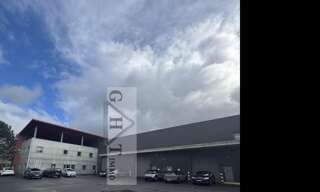 Local industriel  834 m² à louer à Serris (77700)
