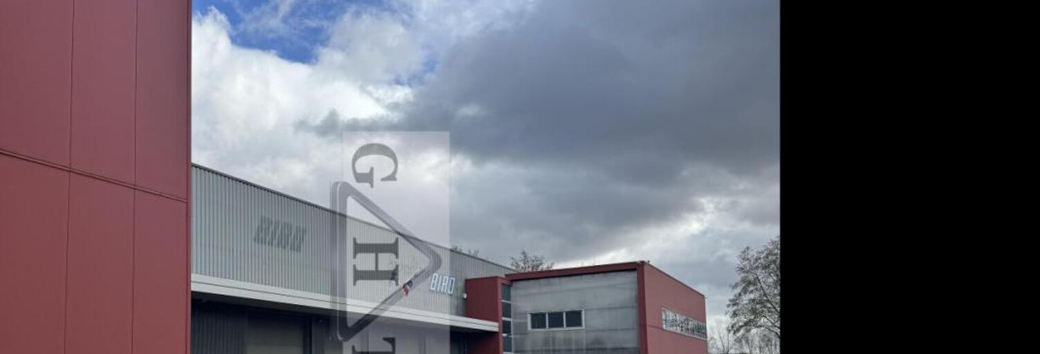 Local industriel  1961 m² à louer à Serris (77700)