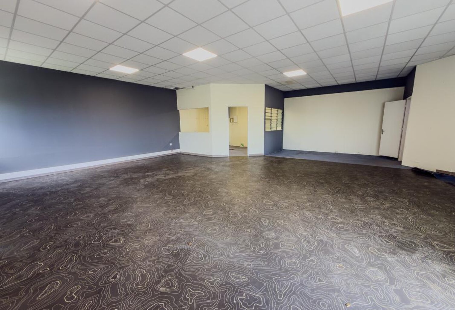 Local d’activité 100 m² – St-Benoît — photo 1