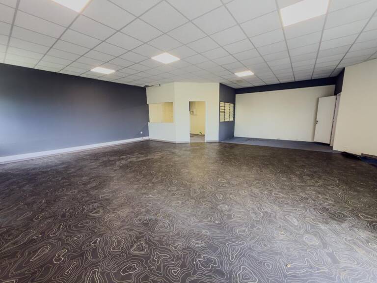 Local d’activité 100 m² – St-Benoît — photo 1