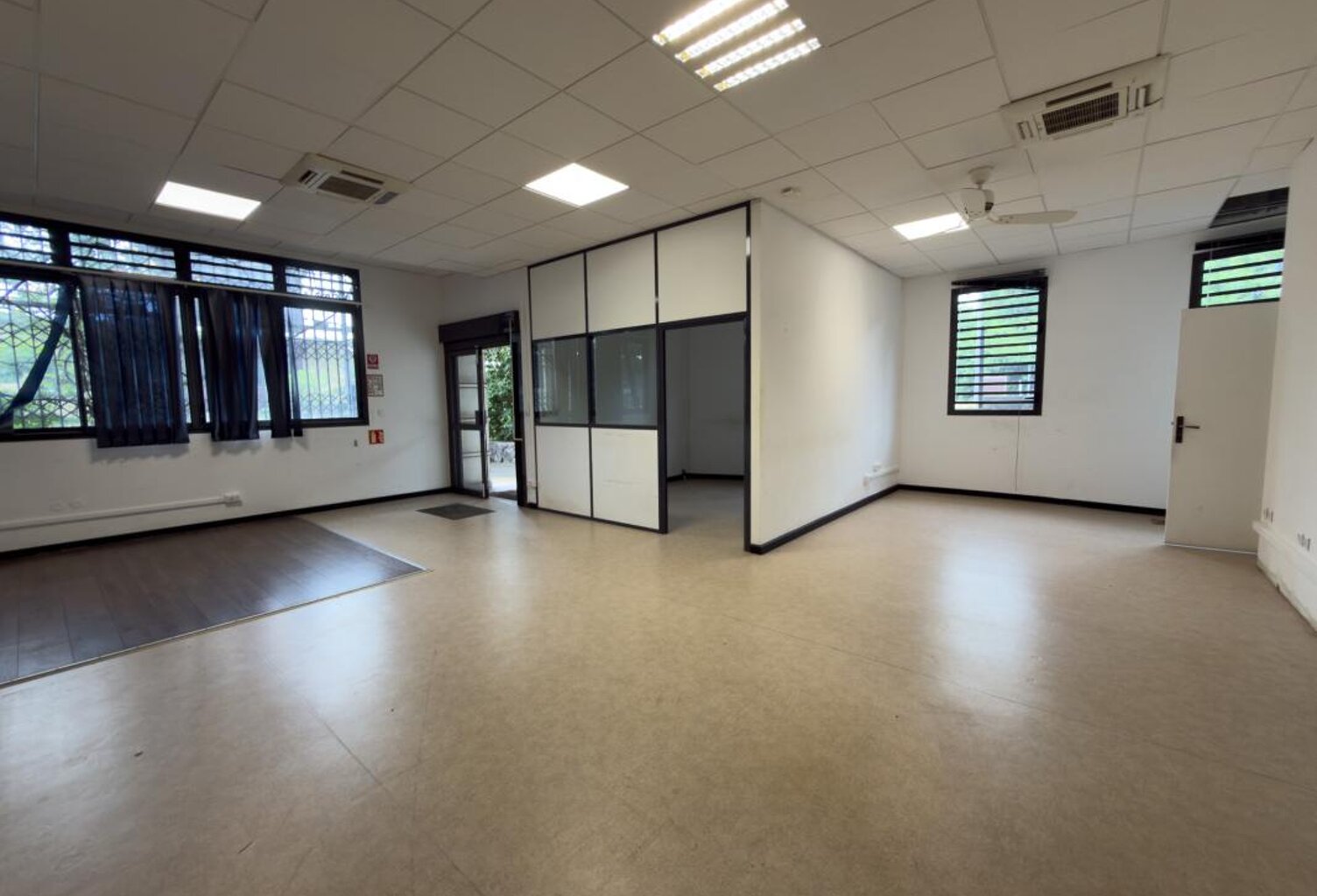 Bureaux 364 m² divisibles - TECHNOPOLE — photo 1