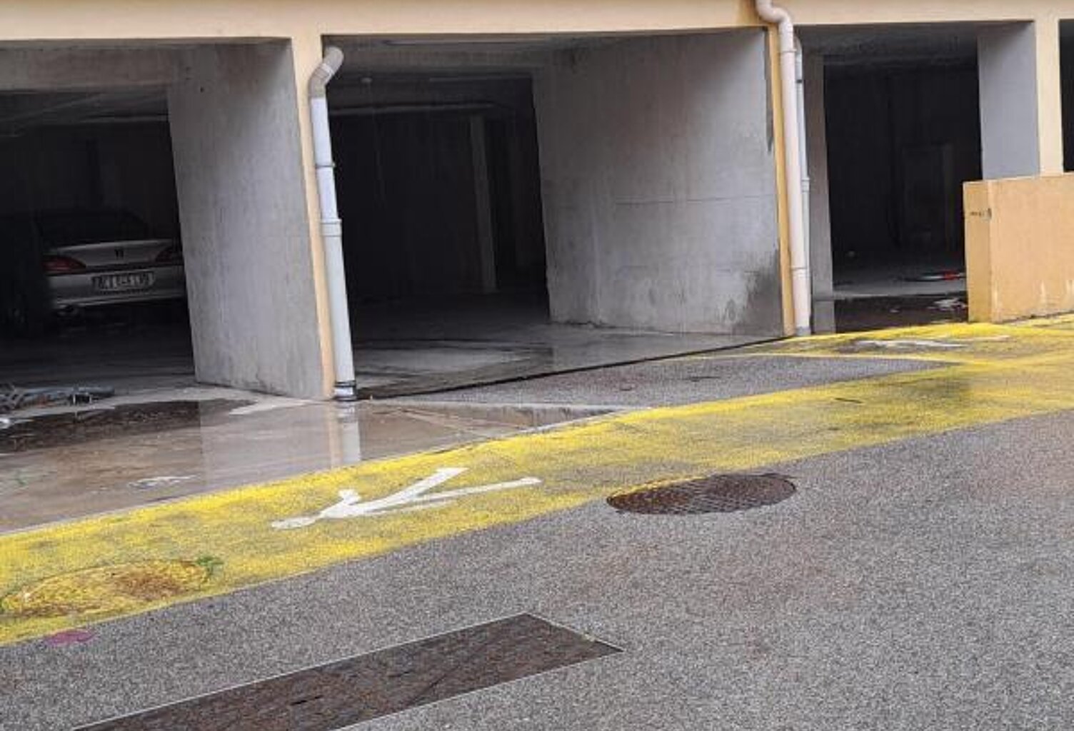Place de stationnement couverte 23€ + TVA — photo 1