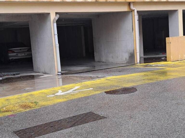Place de stationnement couverte 23€ + TVA — photo 1